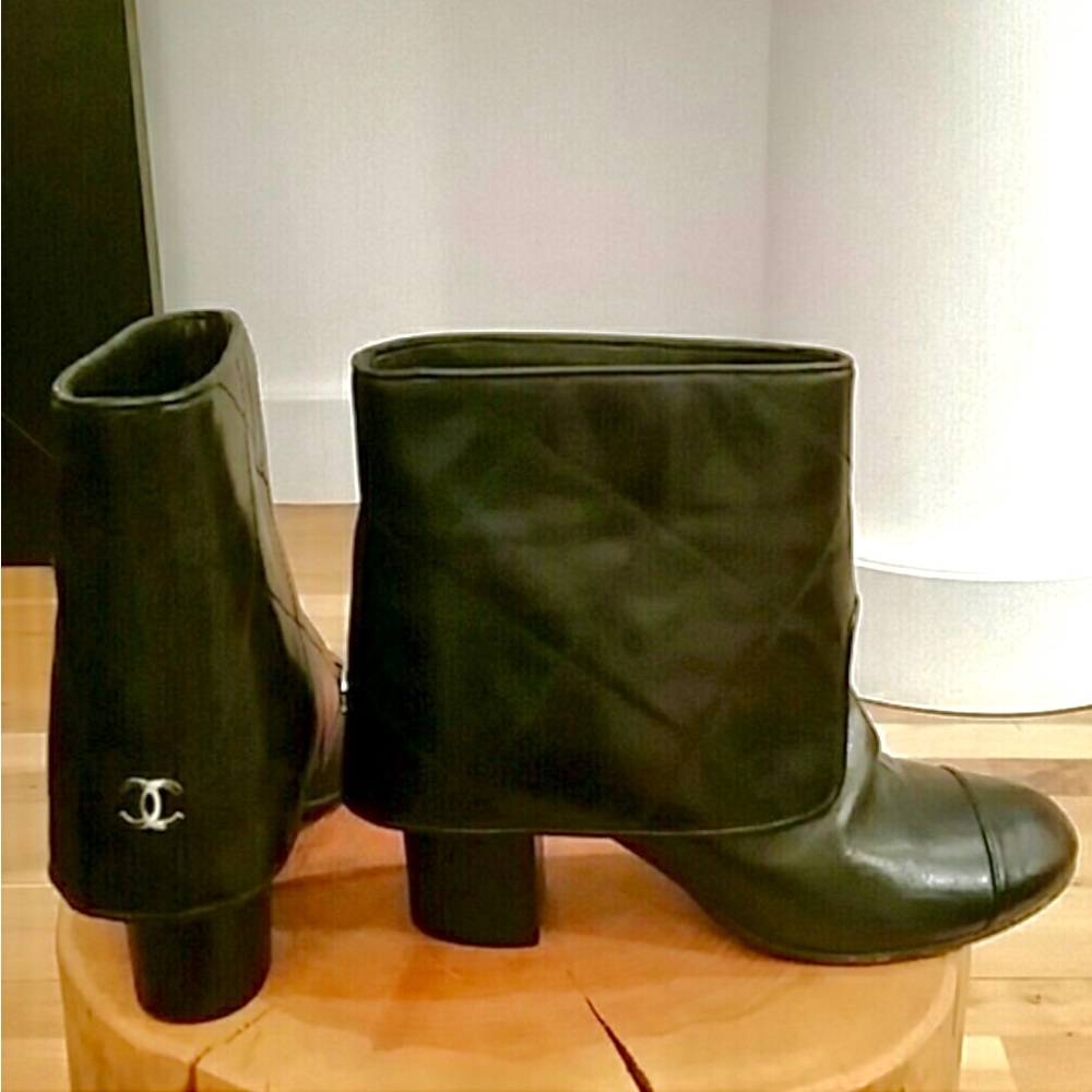 CHANEL quilted black leather booties - Picture 4 of 5